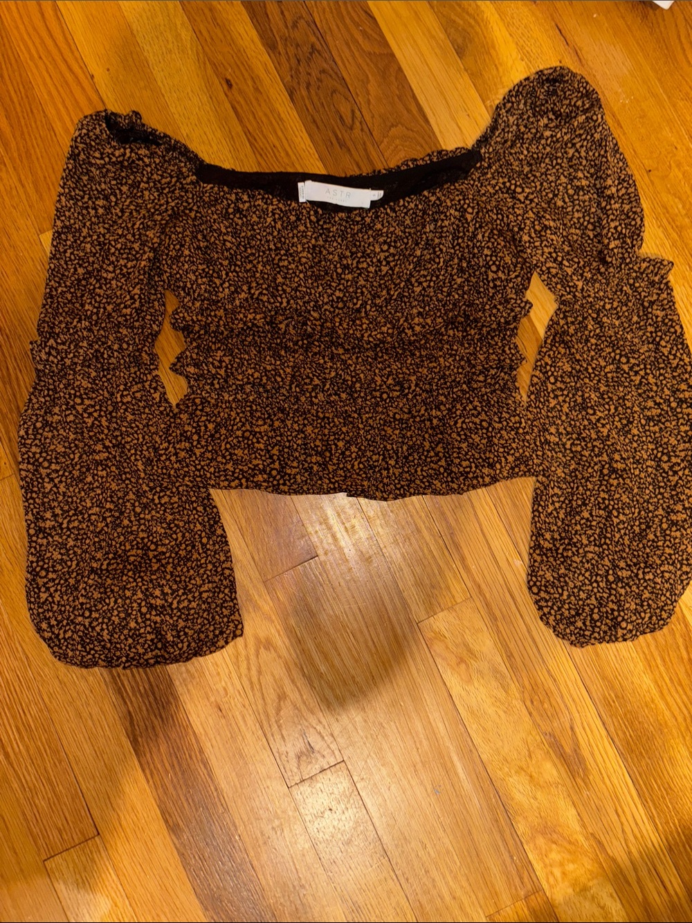 Astr Brown and Black Floral Smocked Puff-Sleeve Crop Top